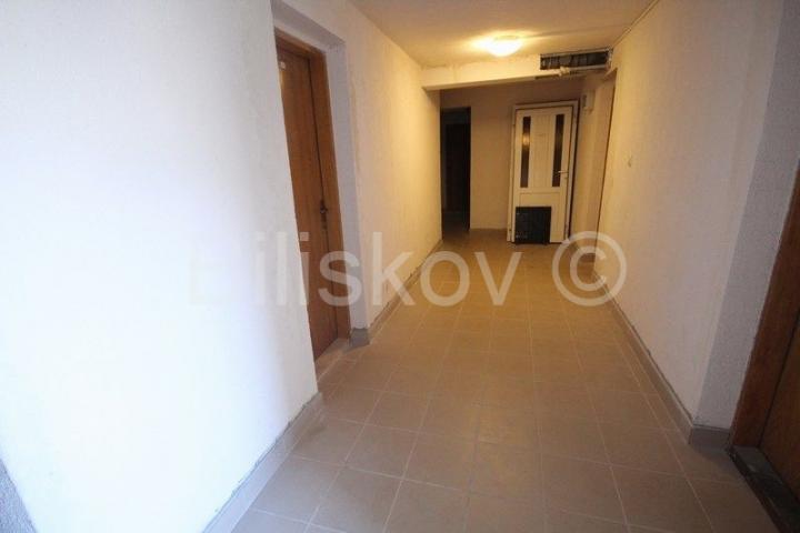 Brač, Supetar prodaja dvosoban stan 42 m2, ostava