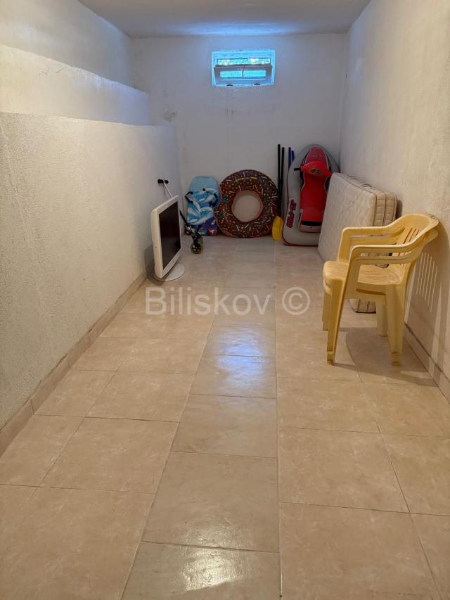 Brač, Supetar prodaja dvosoban stan 42 m2, ostava