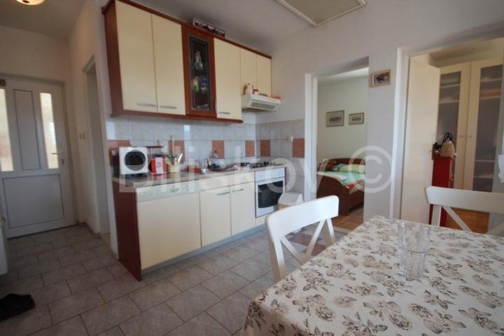 Brač, Supetar prodaja dvosoban stan 42 m2, ostava