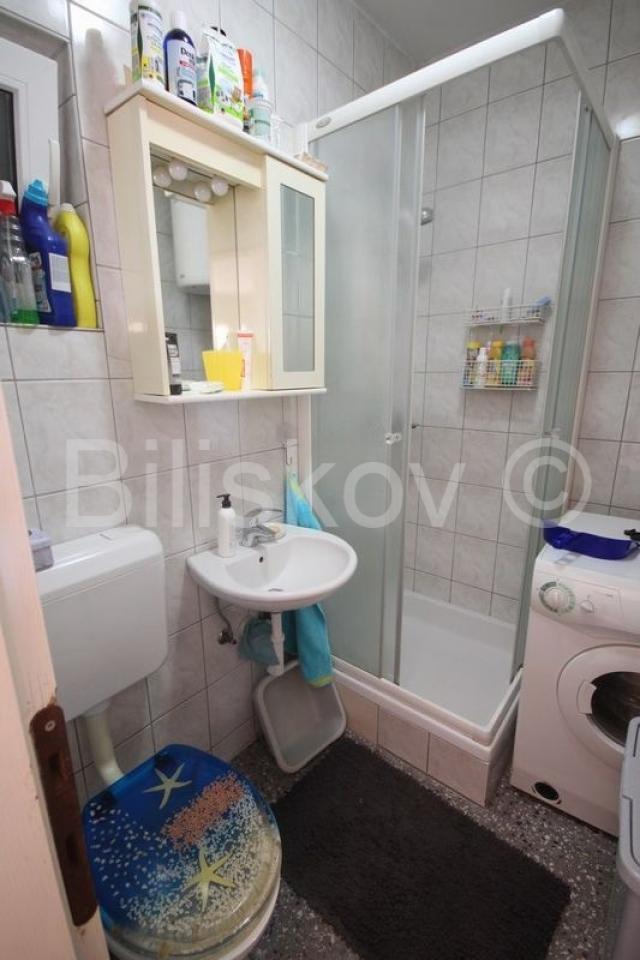 Brač, Supetar prodaja dvosoban stan 42 m2, ostava