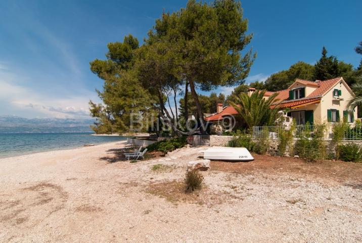 Najam, prekrasna kuća, Mirca, otok Brač, prvi red uz more