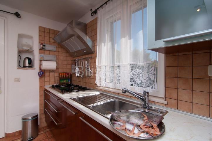 Najam, prekrasna kuća, Mirca, otok Brač, prvi red uz more