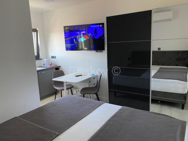 Prodaja, Vodice, Srima, stambeni  objekt sa 5 apartmana