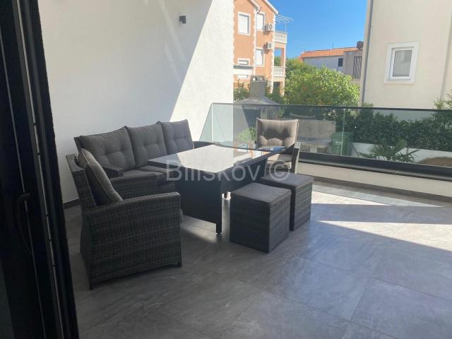 Prodaja, Vodice, Srima, stambeni  objekt sa 5 apartmana