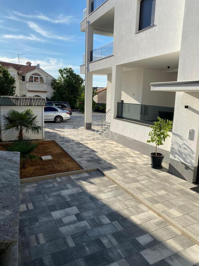 Prodaja, Vodice, Srima, stambeni  objekt sa 5 apartmana