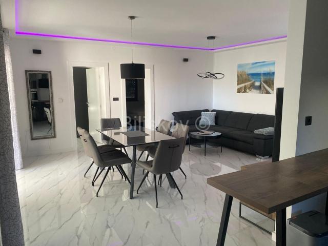 Prodaja, Vodice, Srima, stambeni  objekt sa 5 apartmana