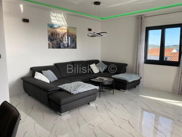 Prodaja, Vodice, Srima, stambeni  objekt sa 5 apartmana