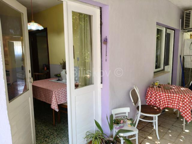 Prodaja, Trogir, centar, dvojna kuća na 2 etaže, okućnica