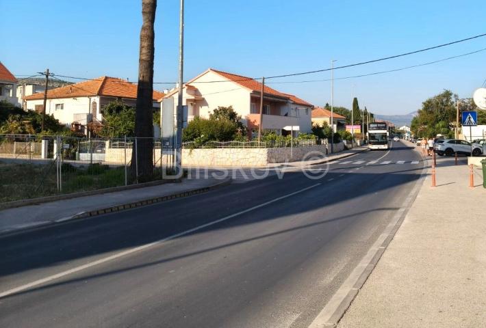 Prodaja, Trogir, centar, dvojna kuća na 2 etaže, okućnica