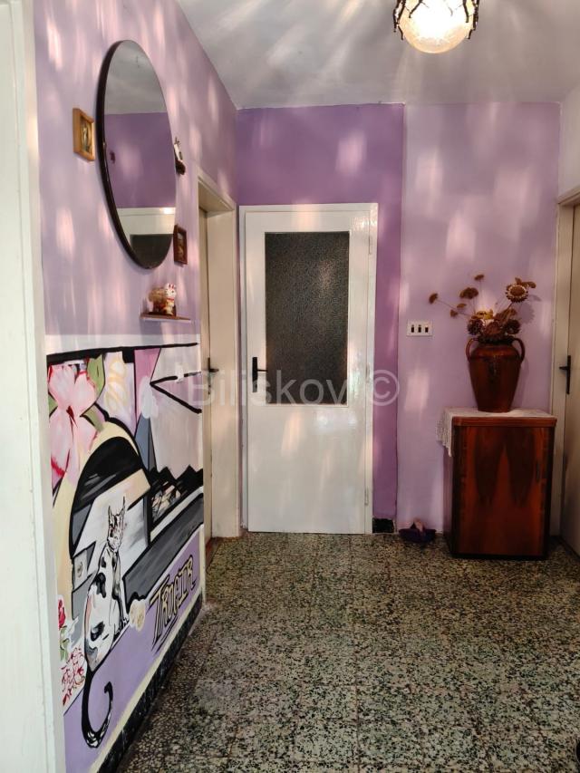Prodaja, Trogir, centar, dvojna kuća na 2 etaže, okućnica