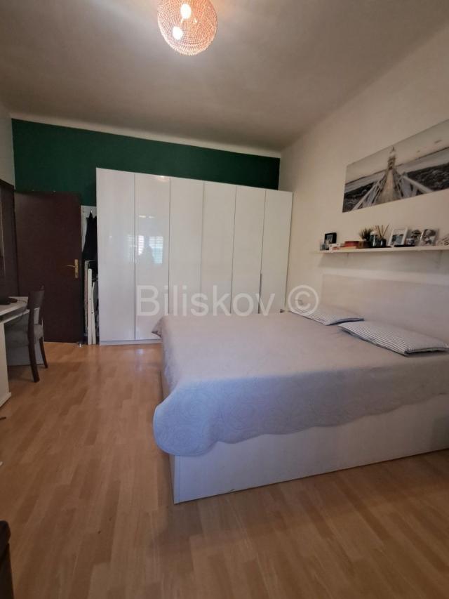 Split, Manuš, prodaja trosoban stan, soba u potkrovlju