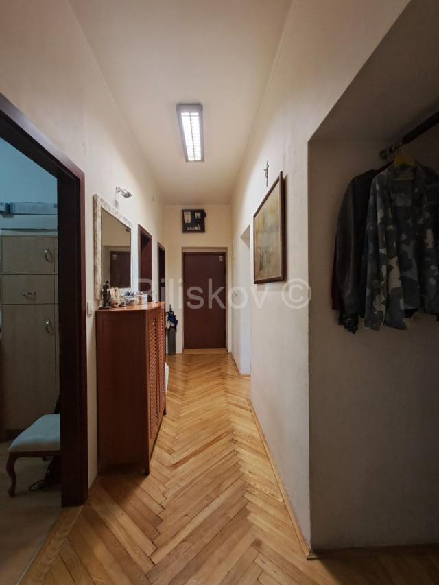 Split, Manuš, prodaja trosoban stan, soba u potkrovlju