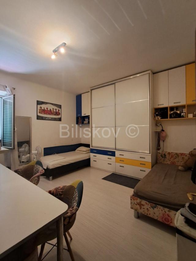 Split, Manuš, prodaja trosoban stan, soba u potkrovlju