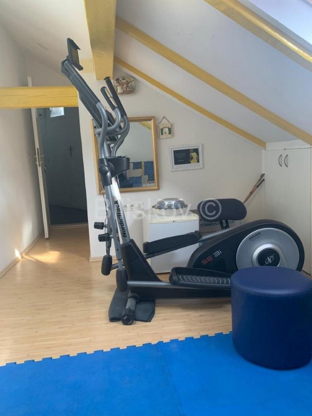 Split, Manuš, prodaja trosoban stan, soba u potkrovlju