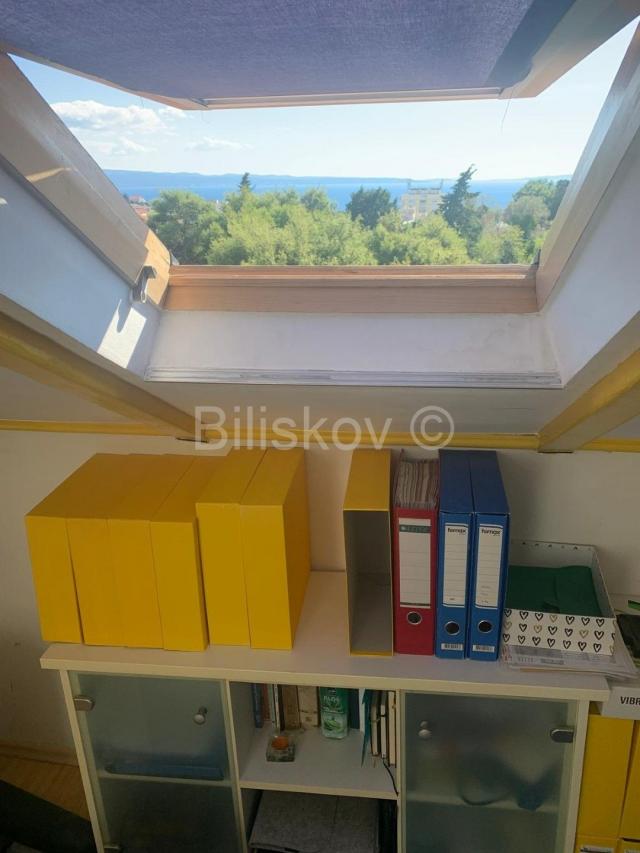 Split, Manuš, prodaja trosoban stan, soba u potkrovlju