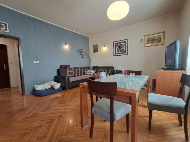 Split, Manuš, prodaja trosoban stan, soba u potkrovlju