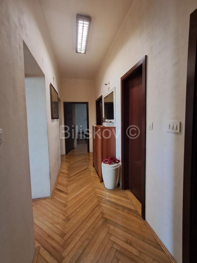 Split, Manuš, prodaja trosoban stan, soba u potkrovlju
