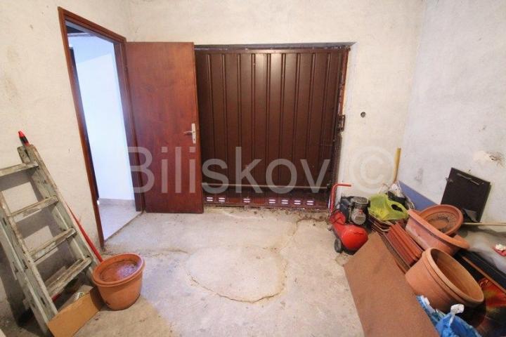Omiš, Tugare prodaja samostojeća kuća 200 m2