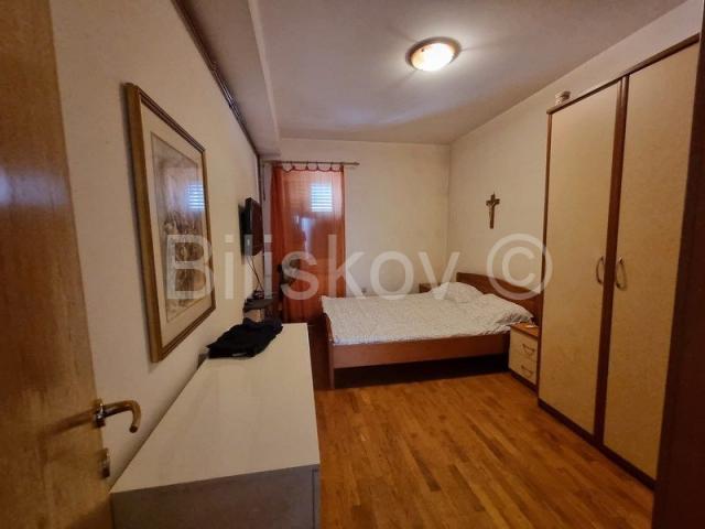 Šibenik, Grad prodaja dvoetažni  trosoban stan, terasa