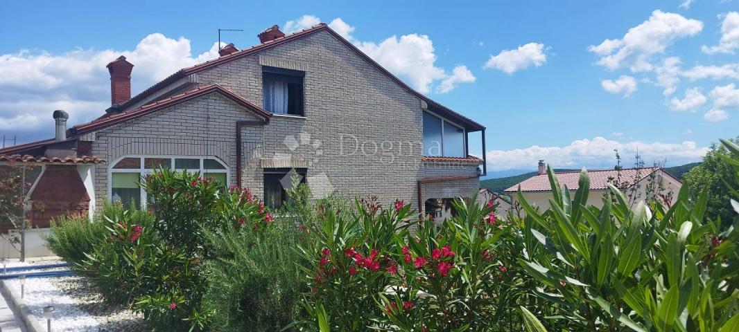 KUĆA NA SAMO 100 METARA OD MORA OTOK KRK