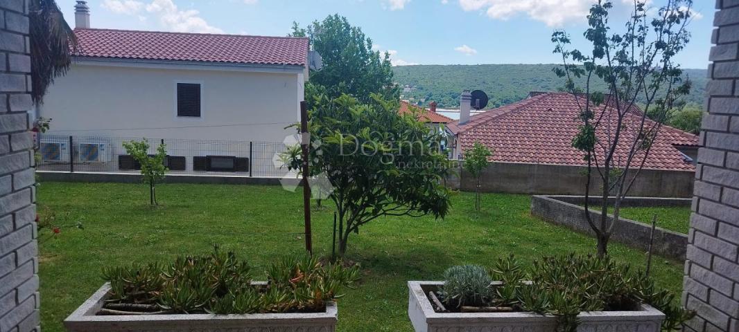 KUĆA NA SAMO 100 METARA OD MORA OTOK KRK