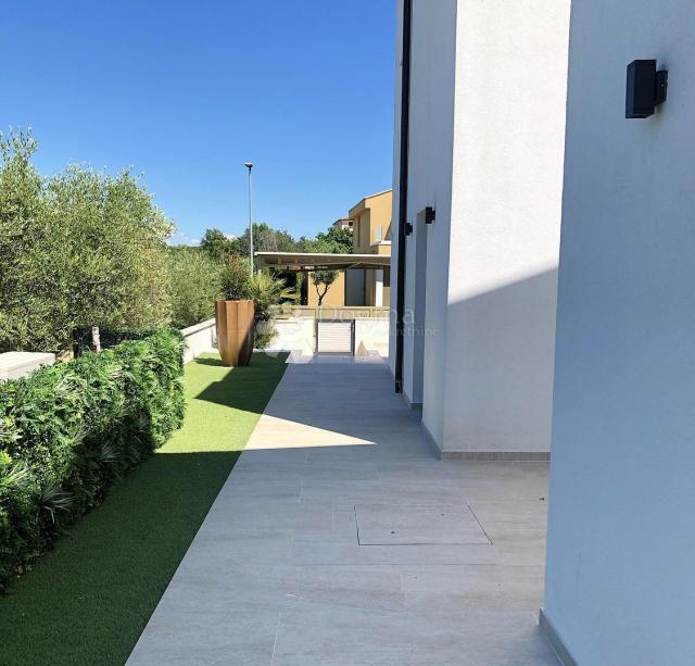Haus Vrvari, Poreč, 547m2