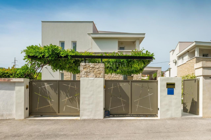 VILA SA VLASTITIM WELLNESS CENTROM U ROVINJU