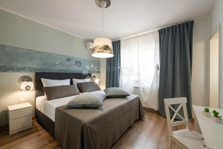 PREKRASNA VILLA SA BAZENOM, LJETNOM KUHINJOM I DJEČJIM IGRALIŠTEM! Okolica Labina