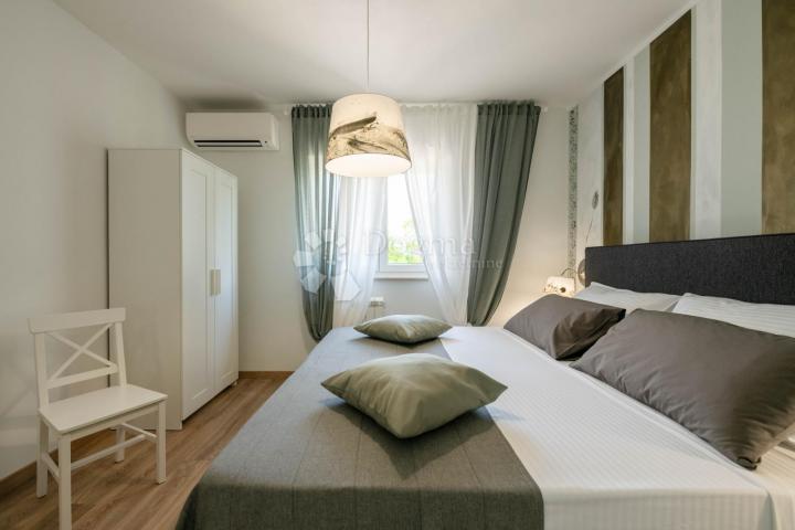 PREKRASNA VILLA SA BAZENOM, LJETNOM KUHINJOM I DJEČJIM IGRALIŠTEM! Okolica Labina