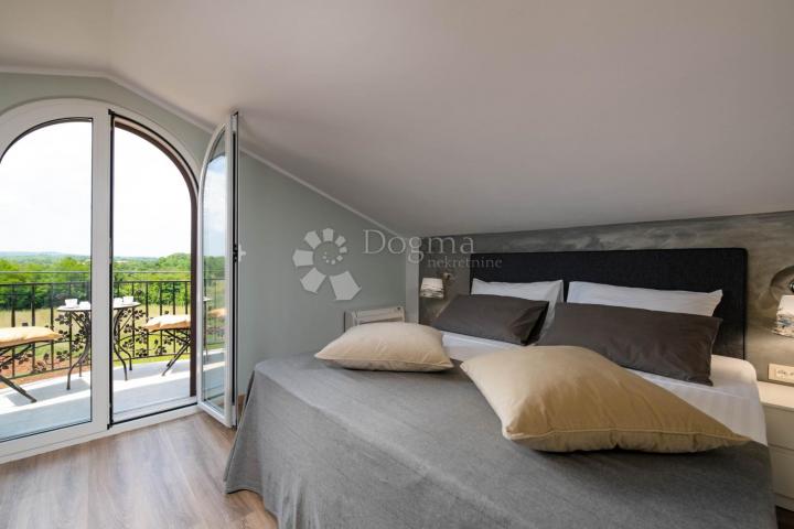 PREKRASNA VILLA SA BAZENOM, LJETNOM KUHINJOM I DJEČJIM IGRALIŠTEM! Okolica Labina