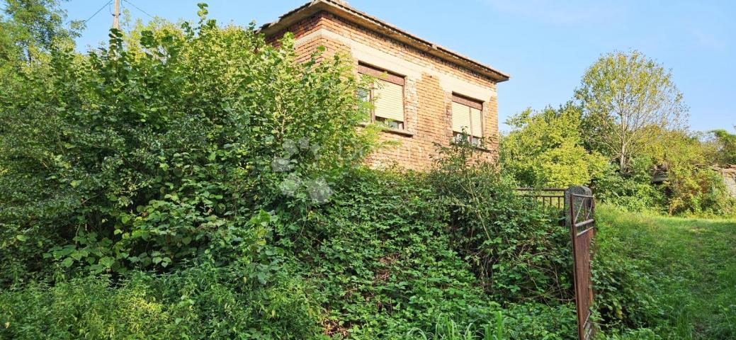 VELIKO GRAĐEVINSKO ZEMLJIŠTE S KUĆOM ZA RUŠENJE