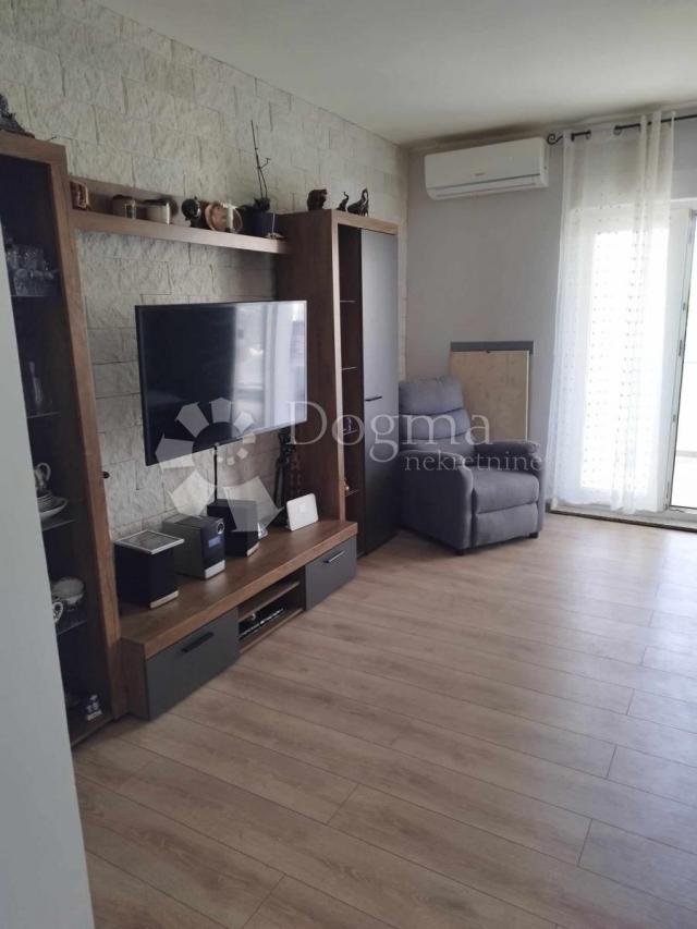 APARTMAN/STAN OMIŠALJ