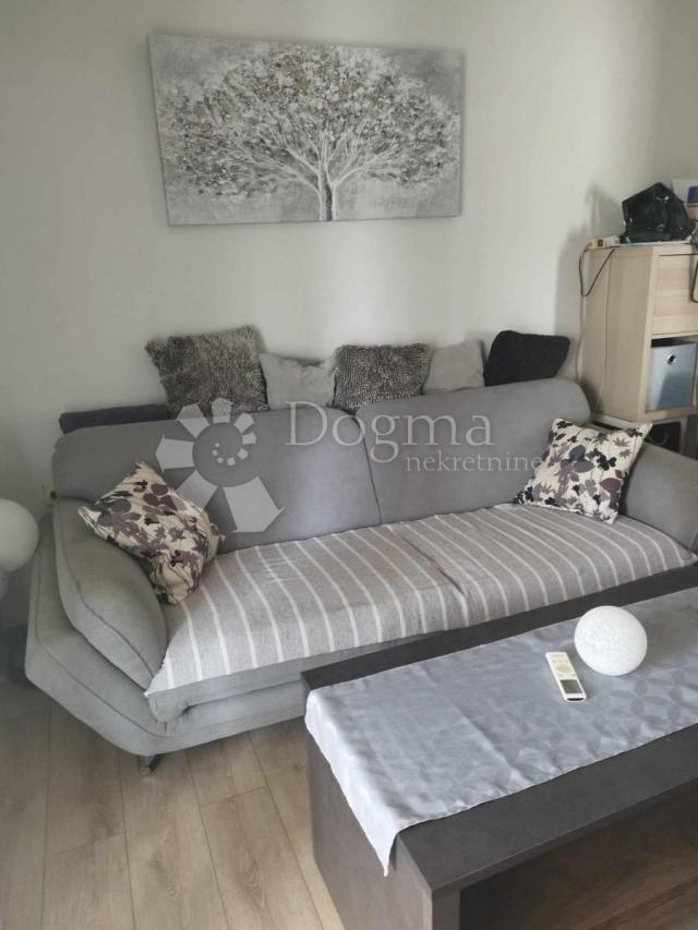 APARTMAN/STAN OMIŠALJ