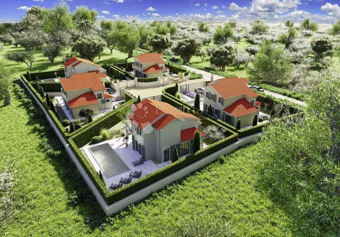  Atraktivna villa u luksuznom naselju