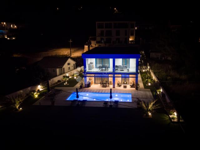 Exkluzivna vila na top lokaciji sa očaravajućim pogledom na more. Samo kod nas!