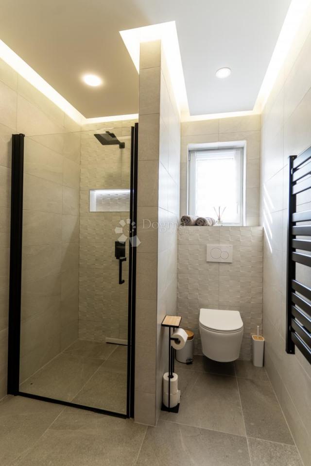 Exkluzivna vila na top lokaciji sa očaravajućim pogledom na more. Samo kod nas!