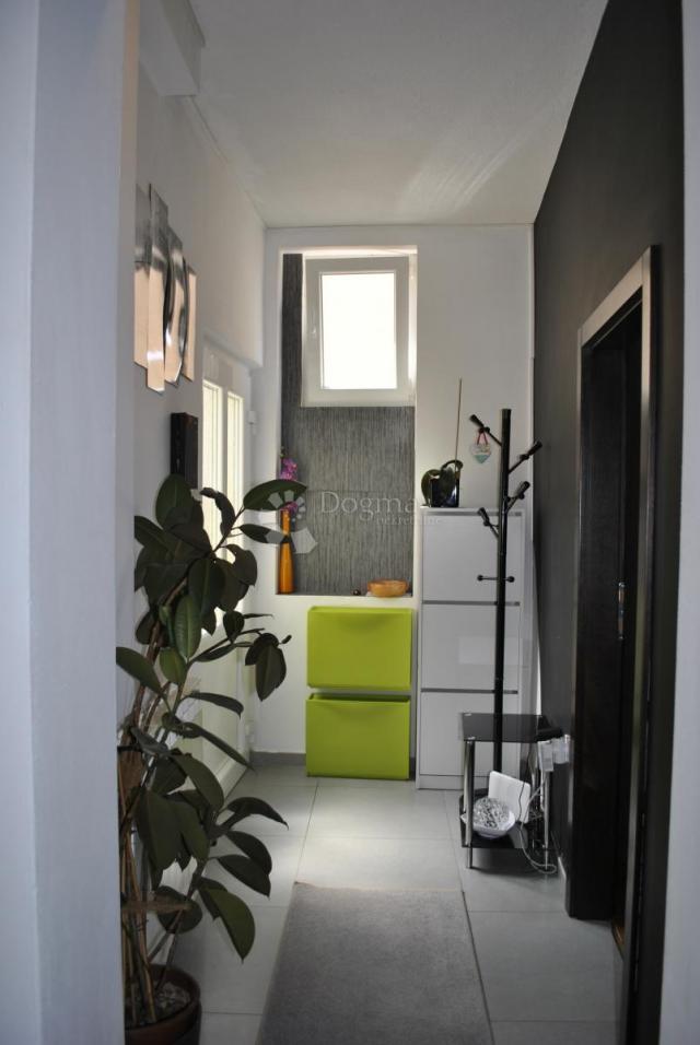 Flat Rovinj, 77,55m2