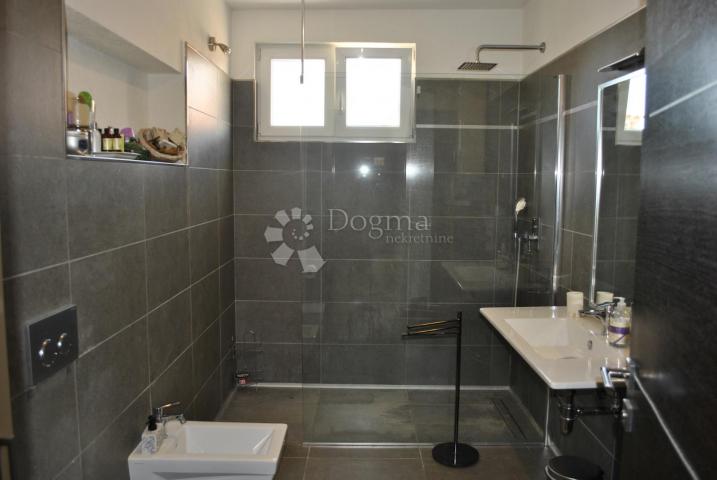 Flat Rovinj, 77,55m2