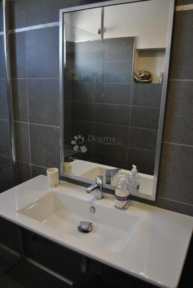 Flat Rovinj, 77,55m2