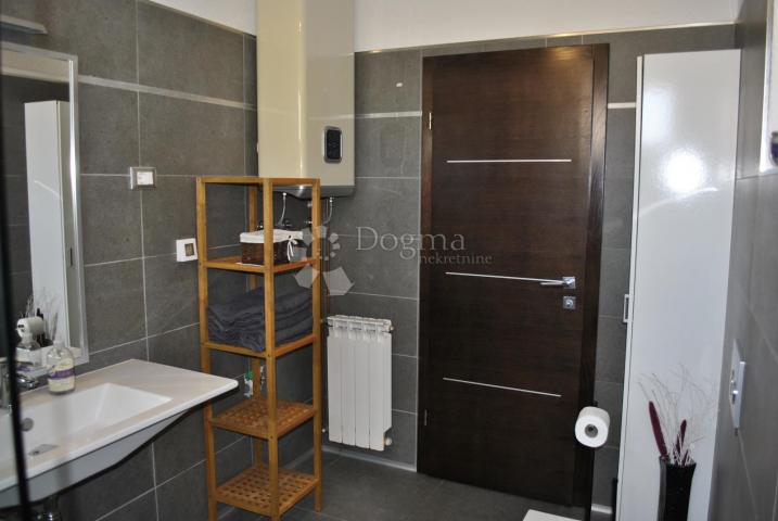 Flat Rovinj, 77,55m2