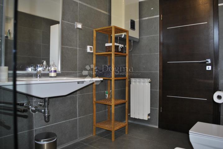 Flat Rovinj, 77,55m2