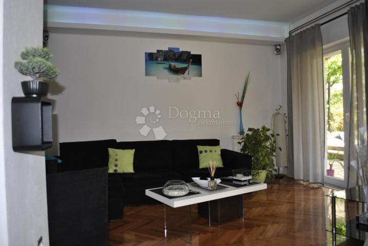 Flat Rovinj, 77,55m2