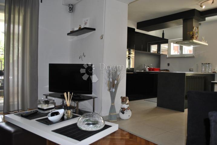Flat Rovinj, 77,55m2