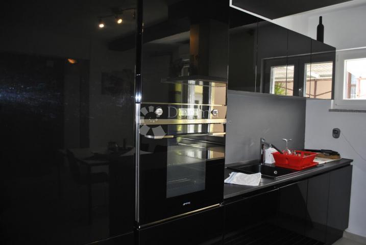 Flat Rovinj, 77,55m2