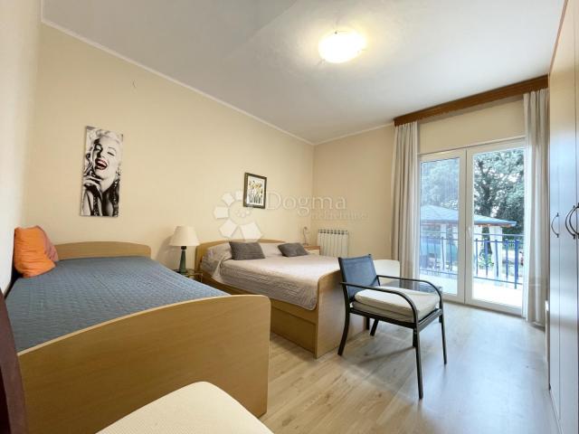 UMAG, PRVI RED, KUĆA S APARTMANIMA
