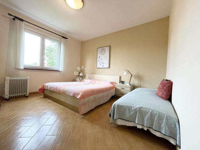 UMAG, PRVI RED, KUĆA S APARTMANIMA