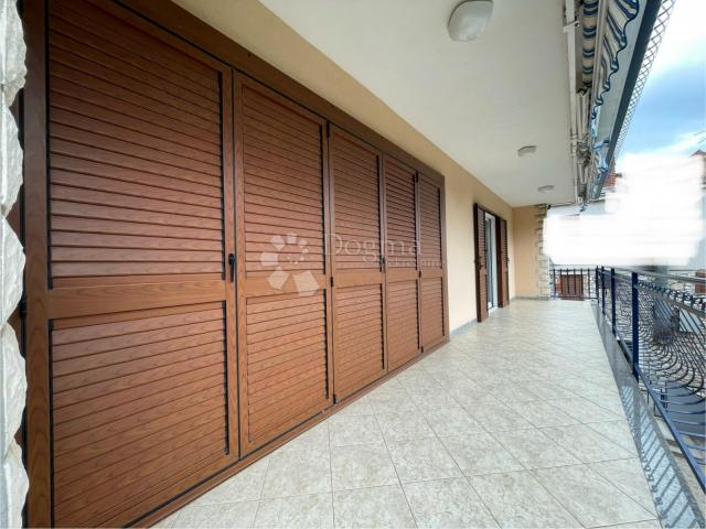 UMAG, PRVI RED, KUĆA S APARTMANIMA