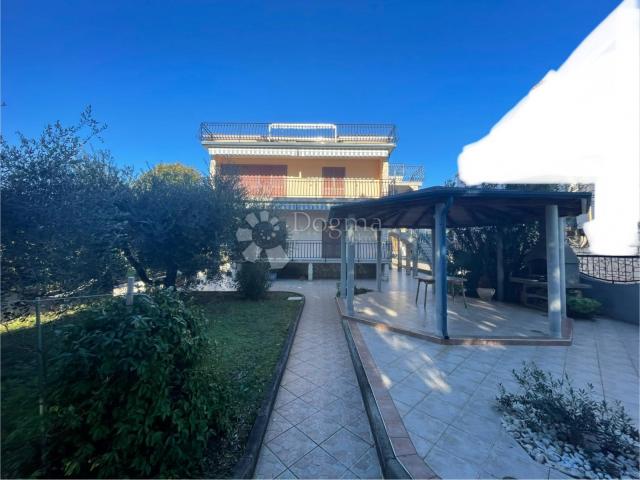 UMAG, PRVI RED, KUĆA S APARTMANIMA