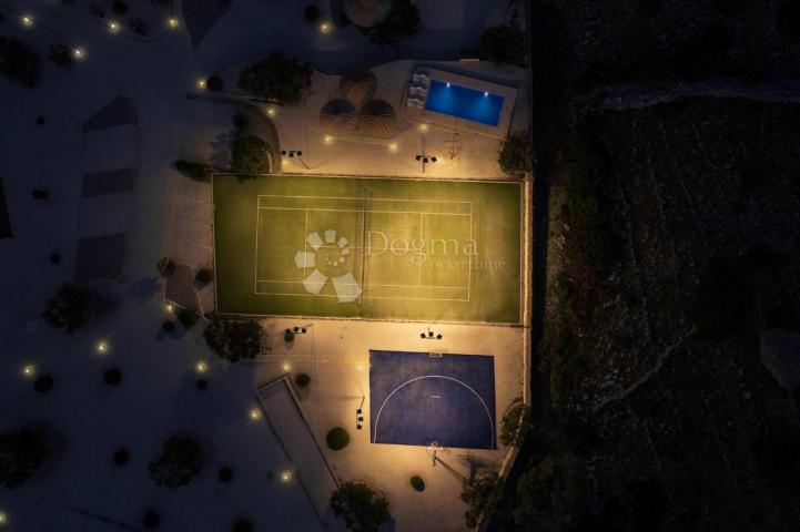 Hacienda na Braču 10000m2 okućnice 