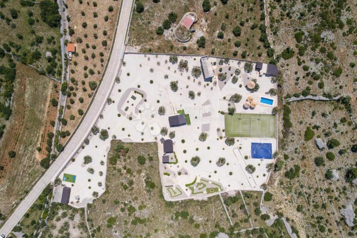 Hacienda na Braču 10000m2 okućnice 